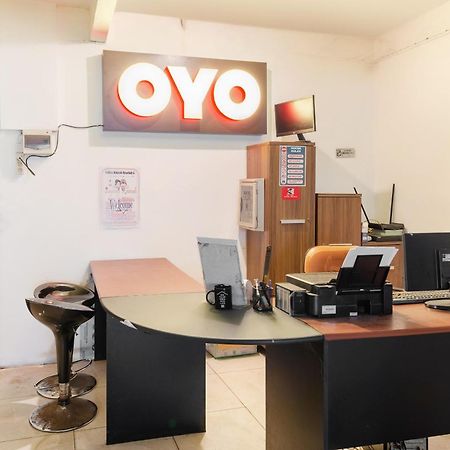 Oyo 1102 Griya Aisyah Syariah 1 Surabaya Ngoại thất bức ảnh