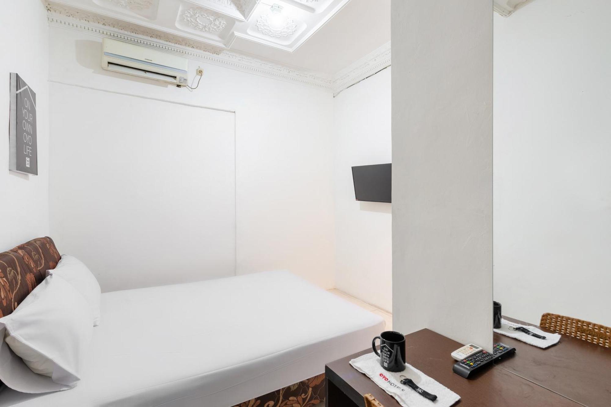 Oyo 1102 Griya Aisyah Syariah 1 Surabaya Ngoại thất bức ảnh