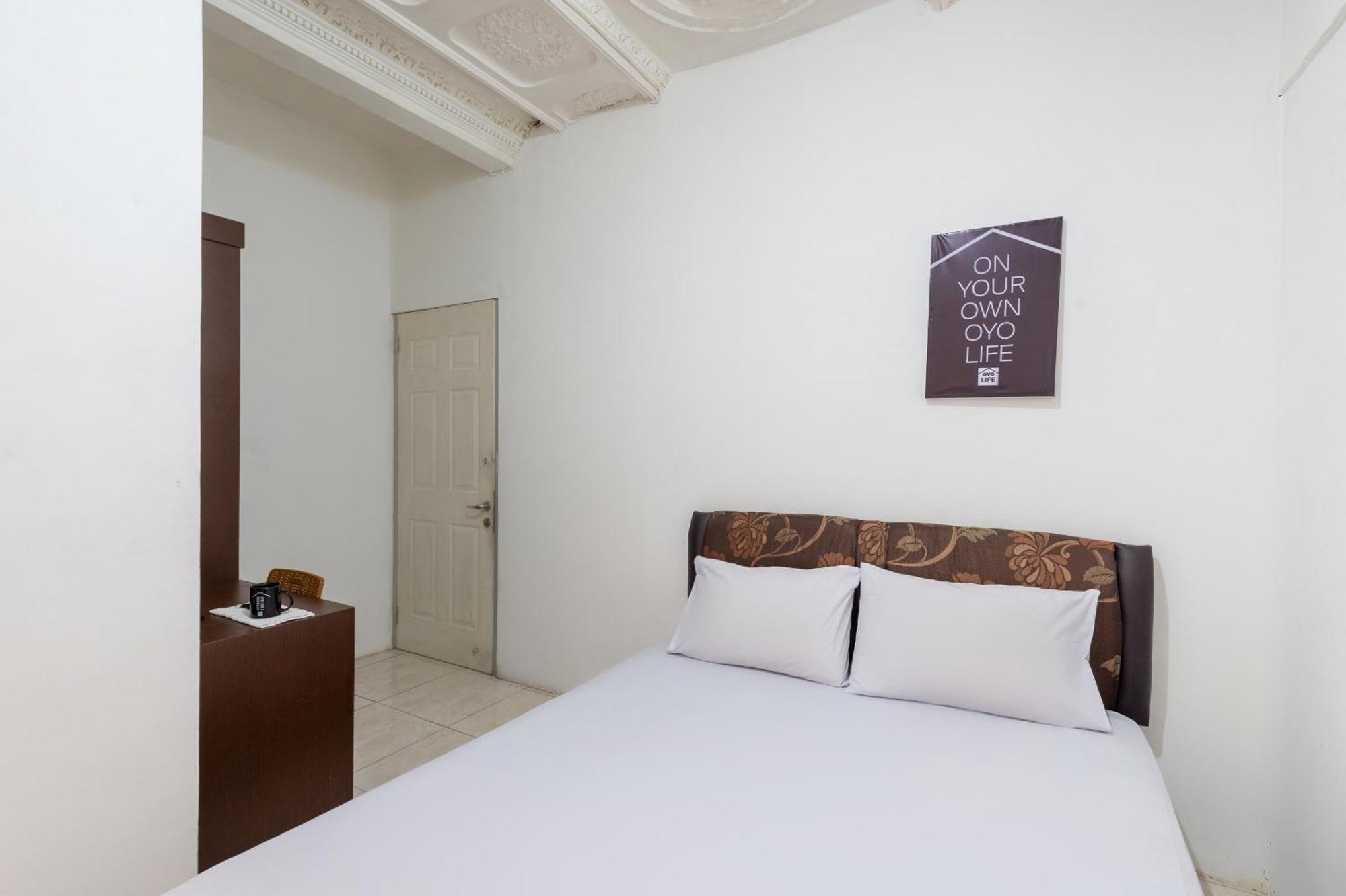 Oyo 1102 Griya Aisyah Syariah 1 Surabaya Ngoại thất bức ảnh