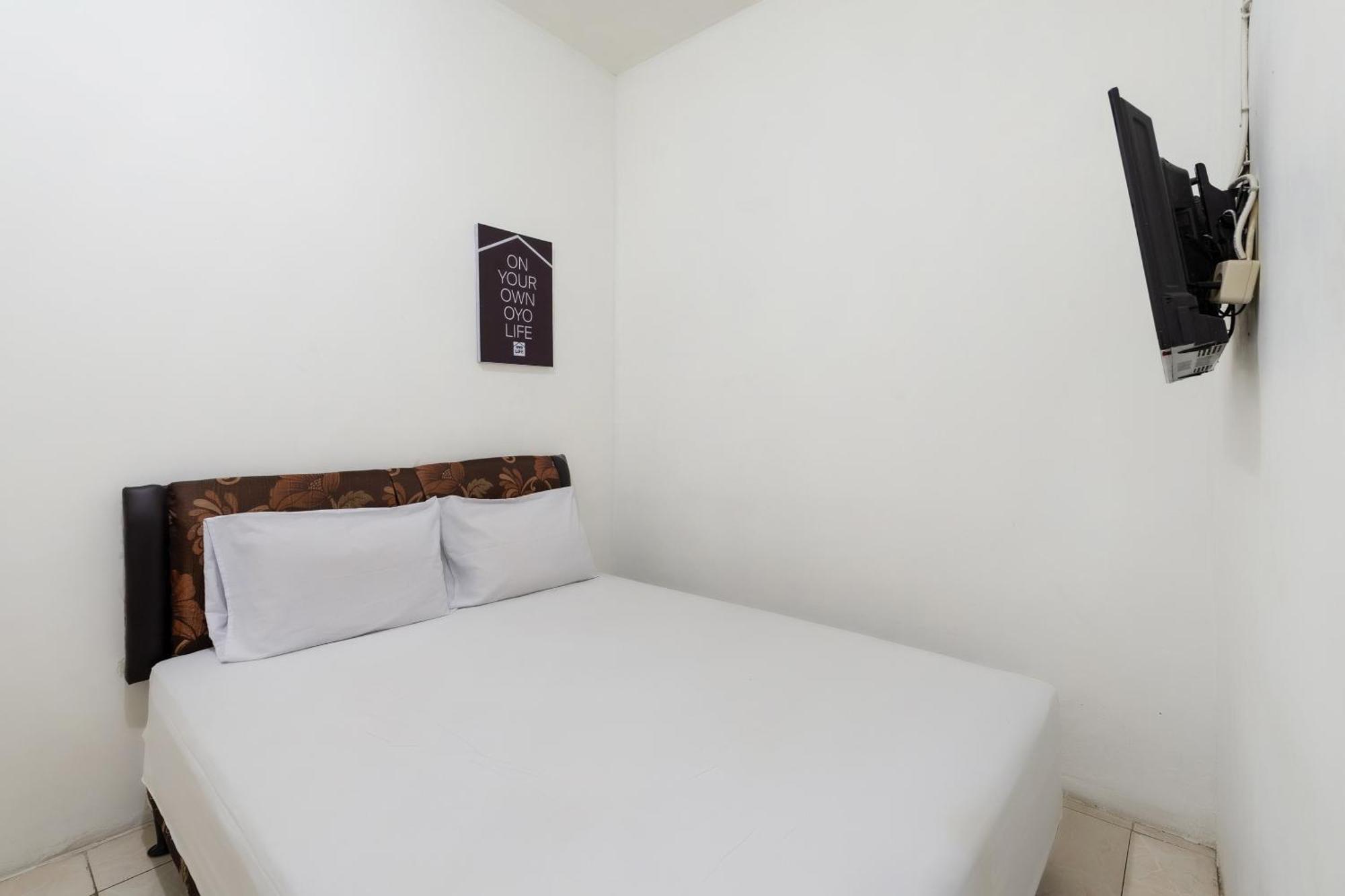 Oyo 1102 Griya Aisyah Syariah 1 Surabaya Ngoại thất bức ảnh