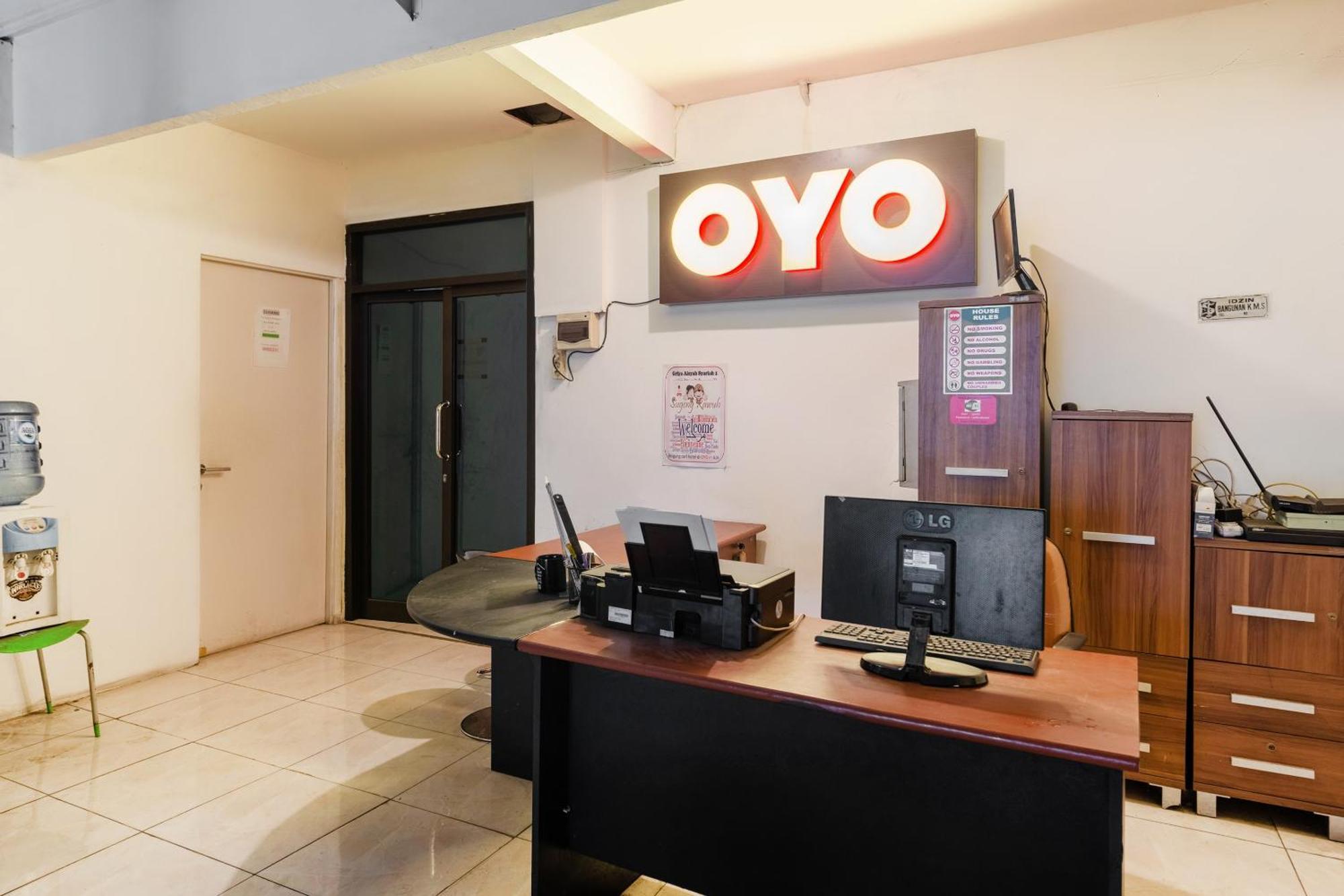 Oyo 1102 Griya Aisyah Syariah 1 Surabaya Ngoại thất bức ảnh