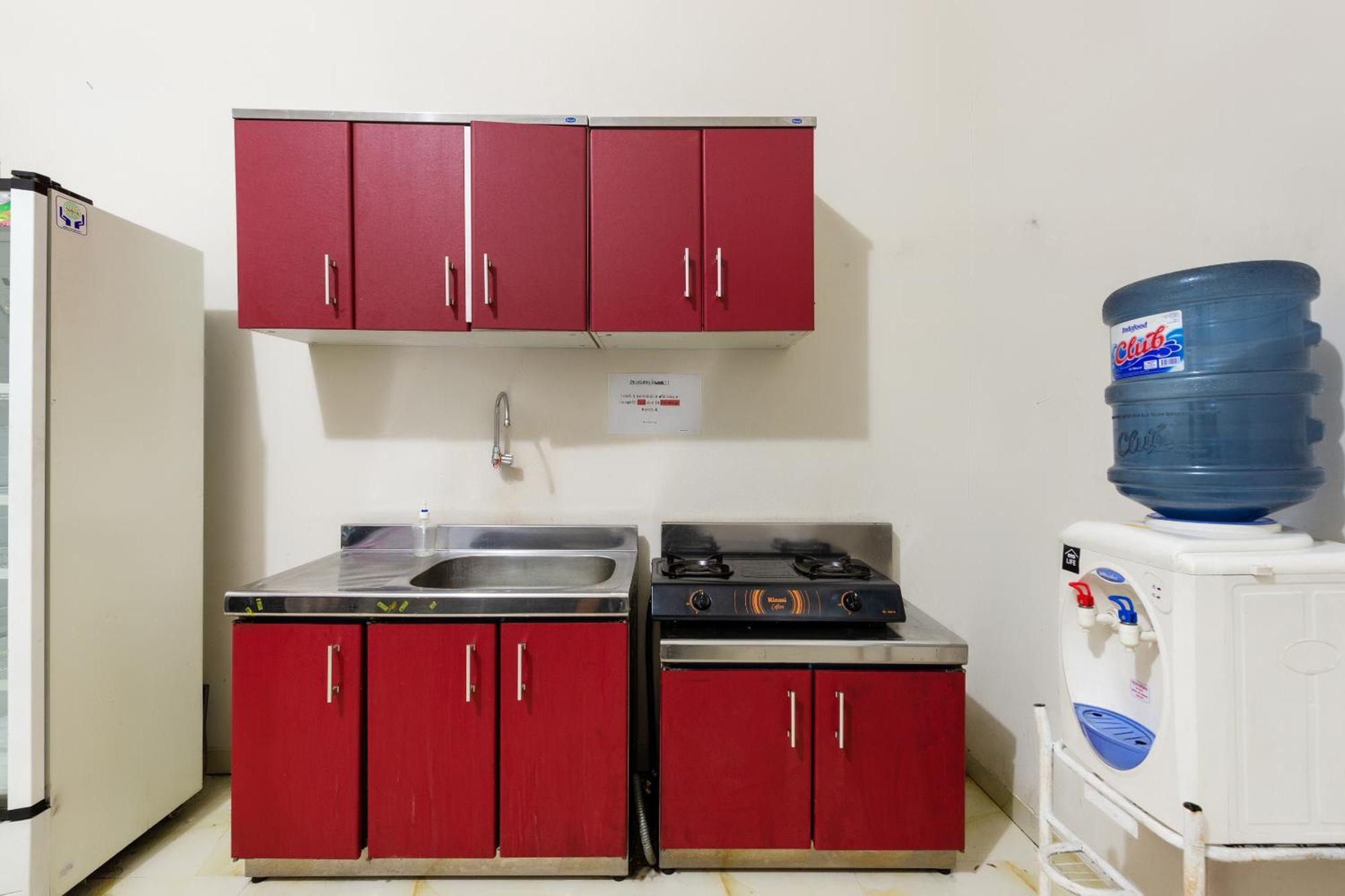 Oyo 1102 Griya Aisyah Syariah 1 Surabaya Ngoại thất bức ảnh